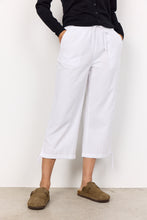 Load image into Gallery viewer, Cissie 1C Cotton Capris in White
