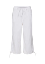 Load image into Gallery viewer, Cissie 1C Cotton Capris in White
