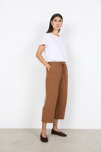 Load image into Gallery viewer, Cissie 1C Cotton Capris in Toffee
