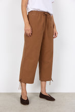Load image into Gallery viewer, Cissie 1C Cotton Capris in Toffee
