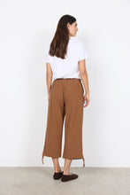 Load image into Gallery viewer, Cissie 1C Cotton Capris in Toffee
