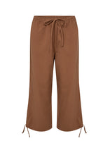 Load image into Gallery viewer, Cissie 1C Cotton Capris in Toffee
