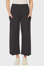Load image into Gallery viewer, Black Pocket Crop Pant
