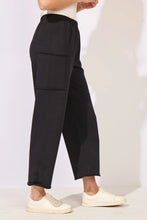 Load image into Gallery viewer, Black Pocket Crop Pant
