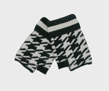 Load image into Gallery viewer, Black &amp; White Houndstooth Fingerless Gloves
