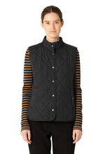 Load image into Gallery viewer, Beat01 Short Black Quilted Button Front Vest
