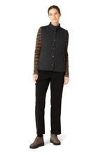 Load image into Gallery viewer, Beat01 Short Black Quilted Button Front Vest

