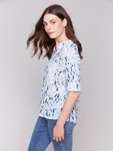 Load image into Gallery viewer, Blue Printed Cotton Gauze Half-Button Blouse
