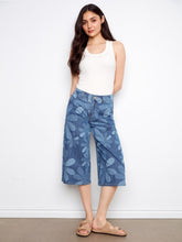 Load image into Gallery viewer, Floral Printed Cropped Stretch Denim Gaucho
