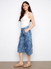Load image into Gallery viewer, Floral Printed Cropped Stretch Denim Gaucho

