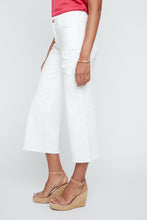 Load image into Gallery viewer, RR- White floral Applique Jeans

