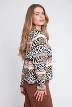 Load image into Gallery viewer, Animal Printed Sweater
