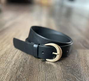 Leather Belt With Matte Round Buckle