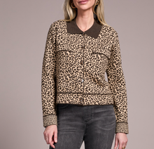 Load image into Gallery viewer, Cheetah Printed Double Knit Collared Cardigan
