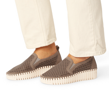 Load image into Gallery viewer, IJ- Tulip 4078 Falcon Slip On Platform Shoe
