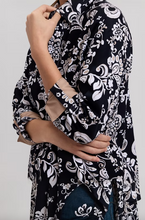 Load image into Gallery viewer, B&amp;W Margie Printed No Iron Stretch Blouse
