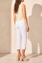 Load image into Gallery viewer, White Pull On Flatten It Capris
