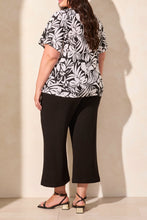 Load image into Gallery viewer, Size Inclusive Black Printed Ruffle Sleeve Top
