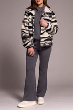 Load image into Gallery viewer, Nordicstone Printed Sherpa Jacket
