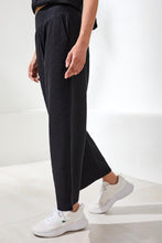 Load image into Gallery viewer, Black Raised Diamond Printed Ankle Pant
