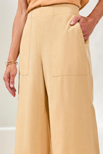 Load image into Gallery viewer, Croissant Patch Pocket Wide Leg Crop Pant
