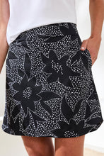 Load image into Gallery viewer, B&amp;W Floral Performance Skort
