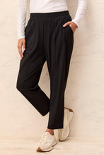 Load image into Gallery viewer, TF- Black Technical Performance Capris
