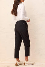 Load image into Gallery viewer, TF- Black Technical Performance Capris
