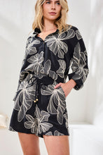 Load image into Gallery viewer, Black Pull On Short With Whit Floral Applique
