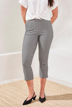 Load image into Gallery viewer, Black &amp; White Gingham Printed Pull On Capris
