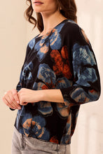 Load image into Gallery viewer, Maple Printed 3/4 Sleeve Sweater
