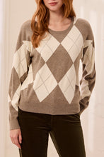Load image into Gallery viewer, Argyle Printed Oatmeal Crew Neck
