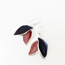 Load image into Gallery viewer, Hanging Leaves Earrings
