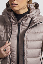 Load image into Gallery viewer, Nomad Short Puff Jacket With Removable Hood
