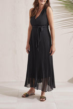 Load image into Gallery viewer, Black Sleeveless Pleated Flowy Dress
